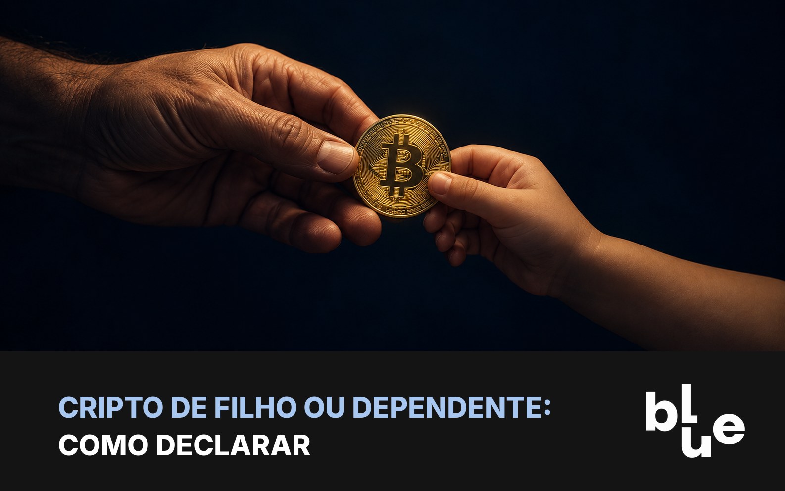 Mão adulta e mão de criança segurando moeda de bitcoin: cripto de filho menor ou dependente