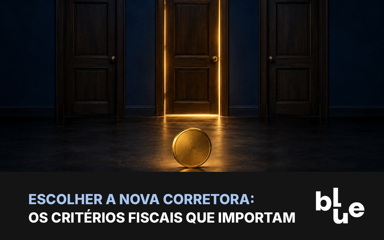 Três portas de madeira escura, uma iluminada, com moeda de bitcoin: escolher a nova corretora