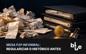 Pilha de recibos sendo organizada em pastas com moeda de bitcoin: regularizar o histórico da mesa P2P