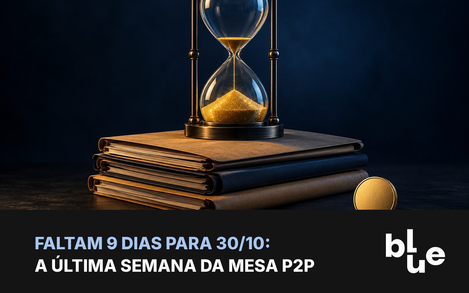 Ampulheta com areia dourada quase no fim sobre pastas de documentos: última semana do prazo