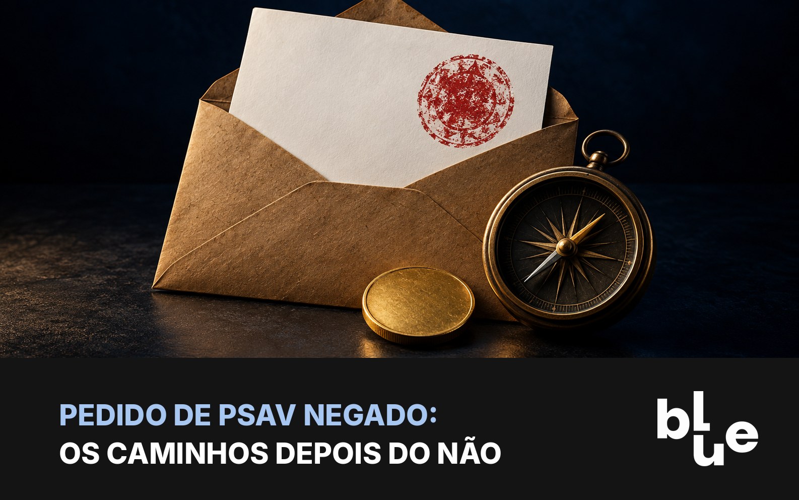 Envelope oficial aberto com carimbo vermelho, bússola e moeda dourada: indeferimento e próximos passos