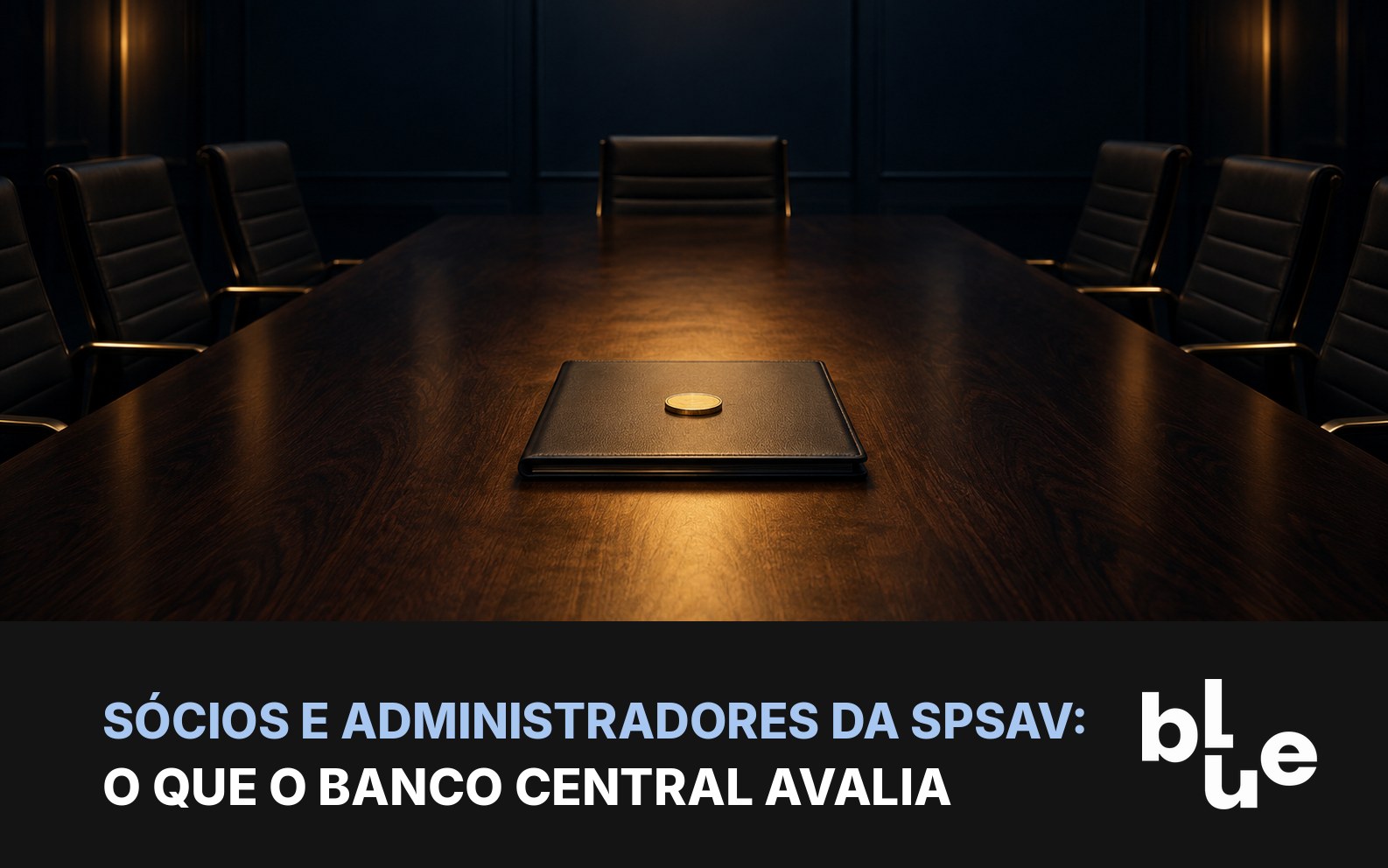 Mesa de reunião vazia com pasta fechada e moeda dourada ao centro: governança da prestadora