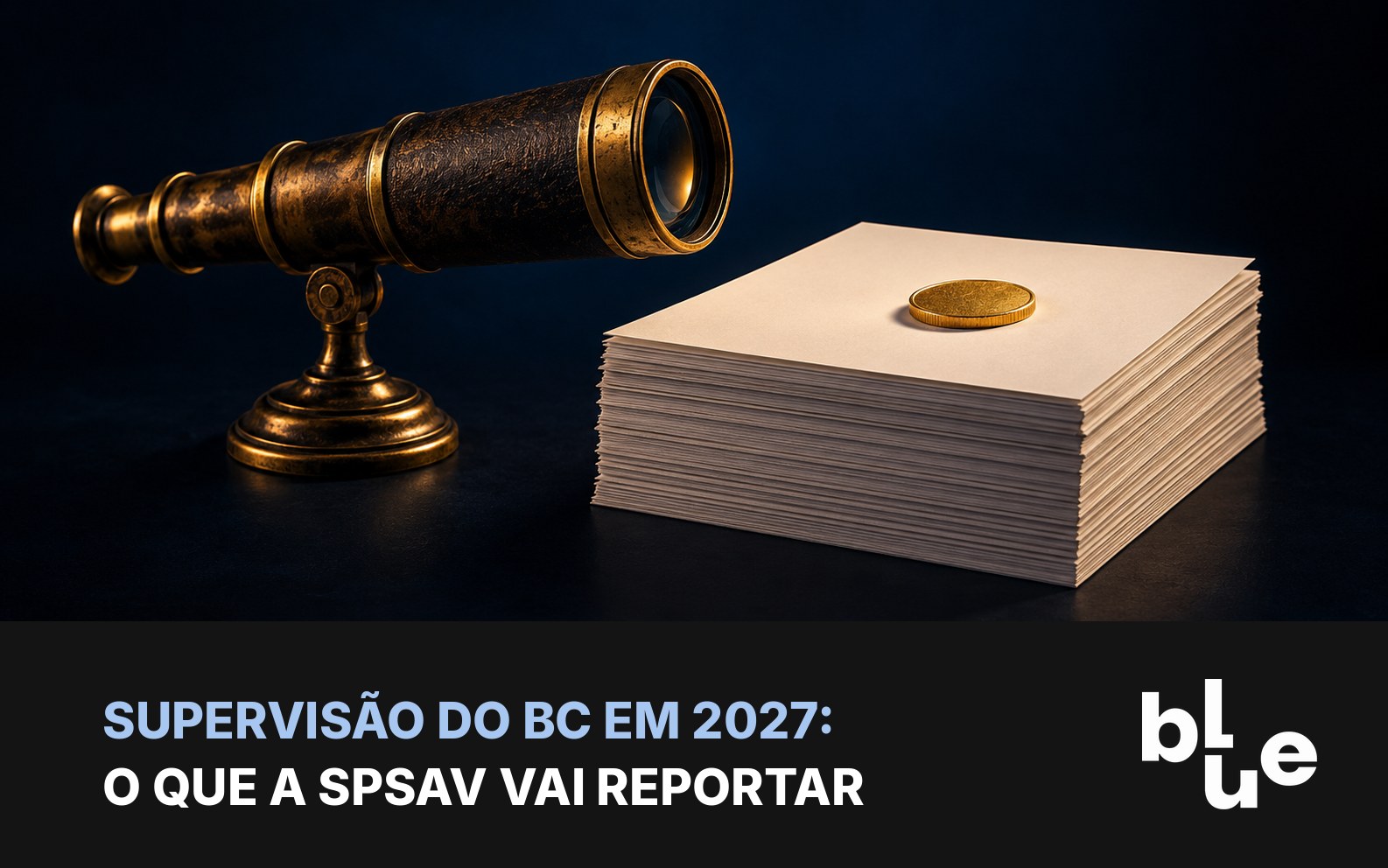 Luneta antiga apontada para pilha de relatórios com moeda dourada: supervisão do Banco Central